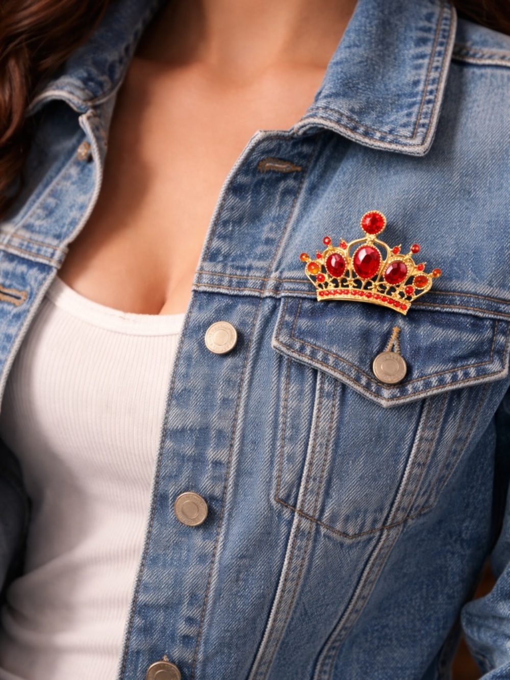 Golden crown brooch - Picture 3 of 3
